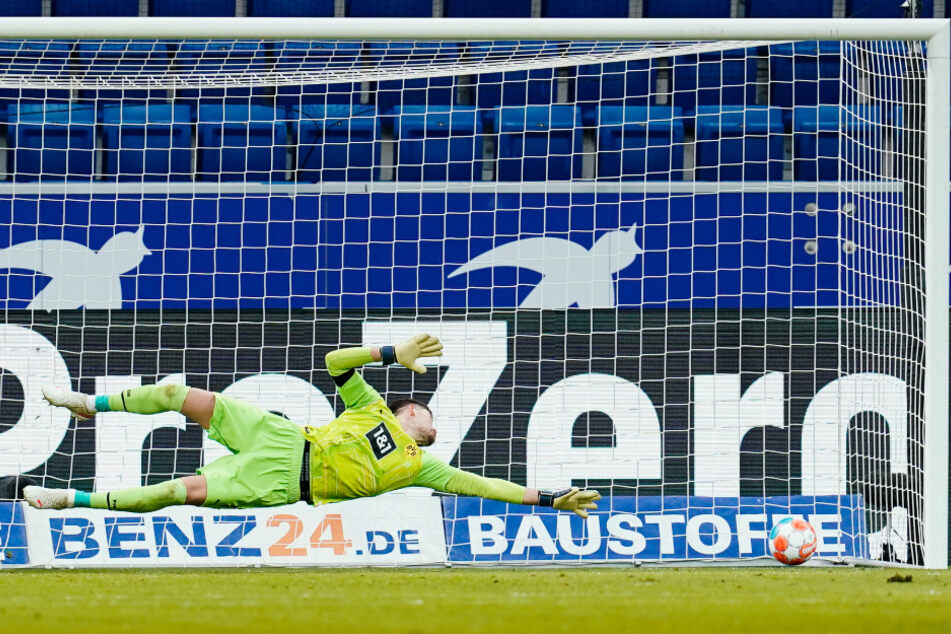 Der passte genau: BVB-Keeper Gregor Kobel blieb beim 1:1 von Andrej Kramaric ohne Chance.
