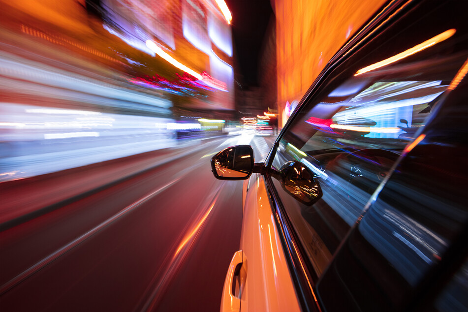 Am Bonner Landgericht gab es am Dienstag ein Urteil nach einer mutmaßlichen Auto-Attacke auf einen Polizisten in Bonn (Symbolbild).