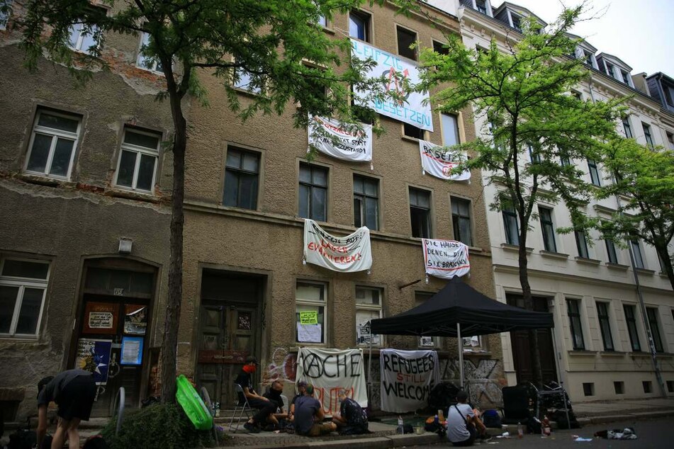 Das besetzte Haus an der Ludwigstraße in Leipzig. Durch die Aktion wurde erneut die Debatte um bezahlbaren Wohnraum in der Messestadt angefeuert.