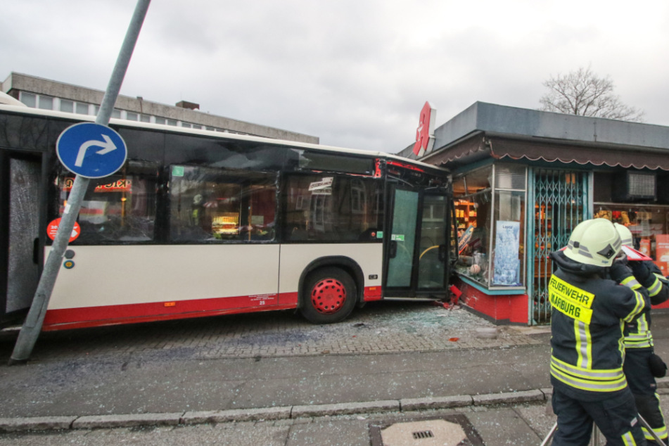 Mindestens 16 Menschen wurden verletzt.