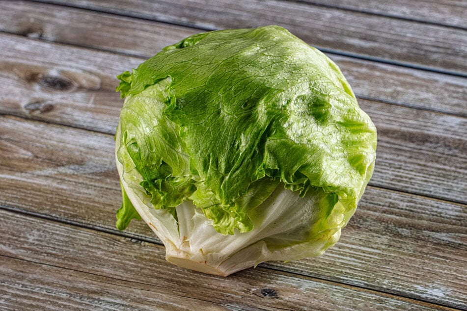 Kunden in mehreren Bundesländern sollen "Herzstücke Eisbergsalat Salat Pur" nicht essen. (Symbolbild)