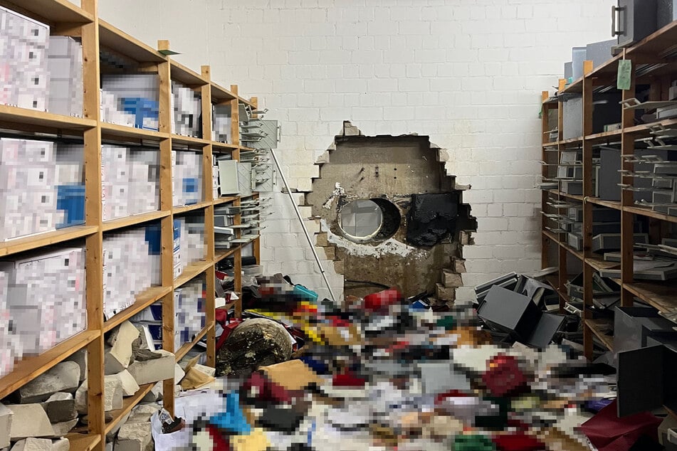 Ende Dezember brachen Einbrecher fast alle 3250 Kundenschließfächer einer Sparkasse in Gelsenkirchen auf.