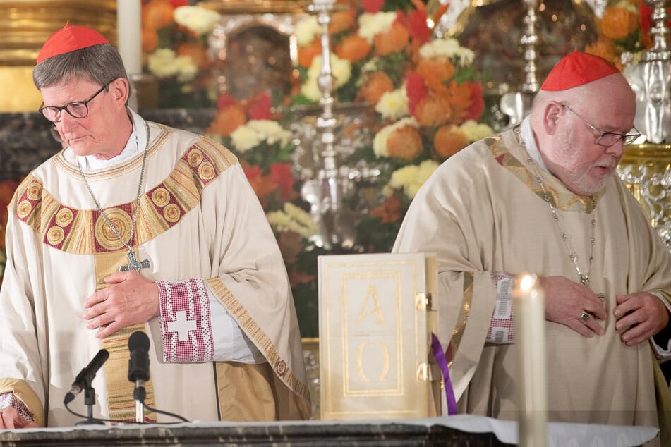 Während Münchens Kardinal Reinhard Marx (72, r.) die Segnung homosexueller Paare auch offiziell erlaubt, schiebt sein Kölner Amtskollege Rainer Maria Woelki (69) dem Anliegen der queeren Szene bislang einen Riegel vor. (Archivfoto)