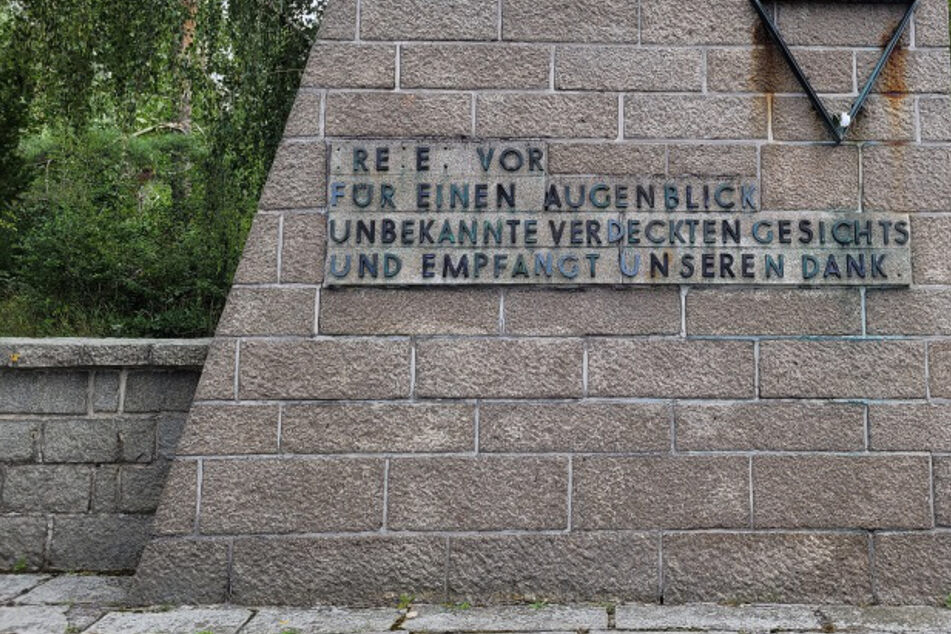 Bronze-Letter geklaut: Weltkriegs-Denkmal im Harz beschädigt!