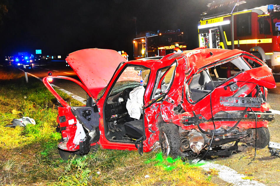 Unfall A39: Mega-Crash auf der A39: Mercedes kracht in Opel, drei Menschen schwer verletzt