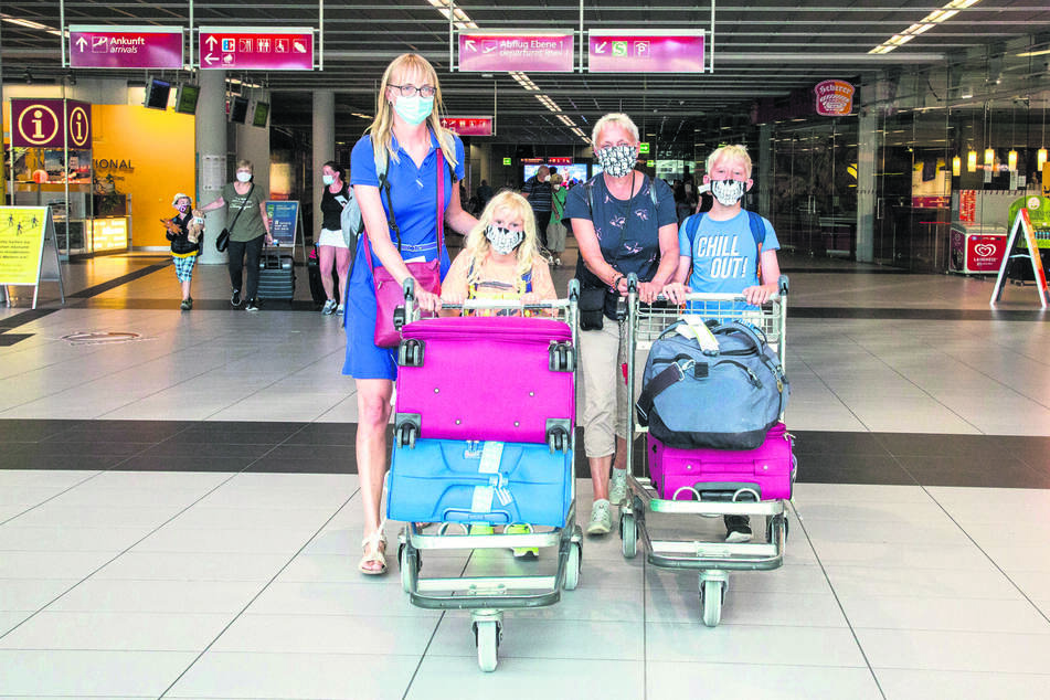 "18 Pools, acht Rutschen und viel Spaß": Cindy Haase (41) erholte sich mit Tochter Irene (7), Sohn Karl (10) und Oma Margit (65) zwei Wochen lang im nur zur Hälfte belegten White Lagoon Beach Resort im bulgarischen Kavarna.