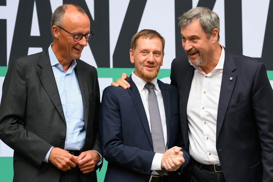 Die Unions-Granden Friedrich Merz (68), Michael Kretschmer (49) und Markus Söder (57, v.l.) blieben am Montag ausdrücklich nicht unter sich. Sie machten in Dresden Wahlkampf.