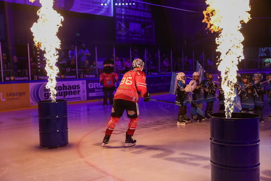 Feuerfontänen für die IceFighters vorm Heimspiel gegen Rostock am 5. Oktober.
