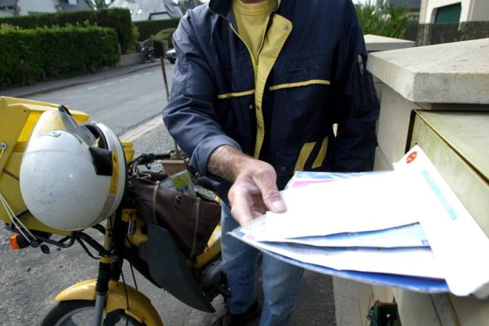 Die klassische Post per Briefträger könnte bald Vergangenheit sein.