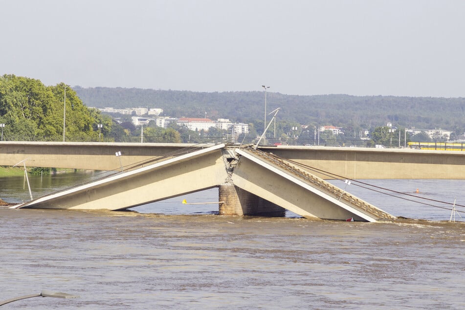 Am Freitag will die Stadt darüber informieren, wie es mit der Carolabrücke weitergeht, wenn sich das Hochwasser zurückgezogen hat.