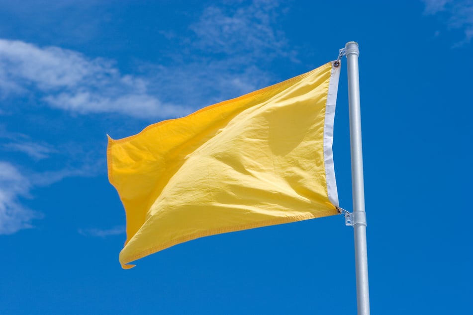 Der Senior ignorierte die gelbe Flagge und schwamm ins unruhige Meer hinaus. (Symbolfoto)