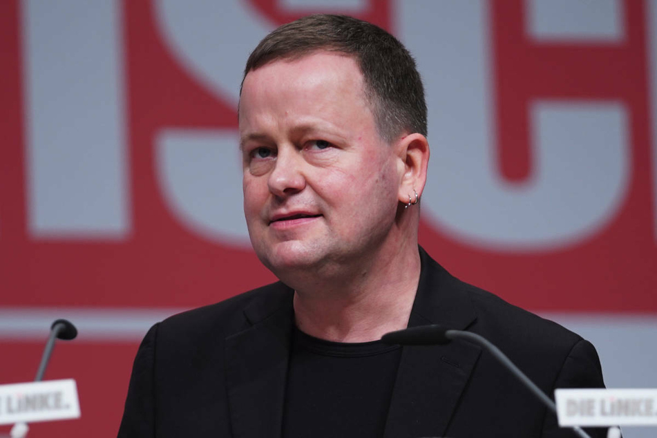 Klaus Lederer (47, Die Linke) bei einem Parteitag im April 2021. Der Linke-Spitzenkandidat für die Abgeordnetenhauswahl sieht die Umsetzung eines erfolgreichen Volksentscheids der Initiative "Deutsche Wohnen & Co. enteignen" als unumgänglich an.