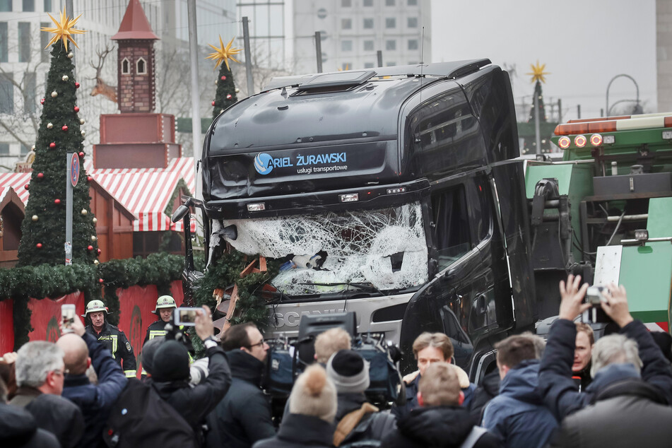 Bei dem Anschlag von 2016 raste ein Lastwagen auf den Weihnachtsmarkt an der Berliner Gedächtniskirche.