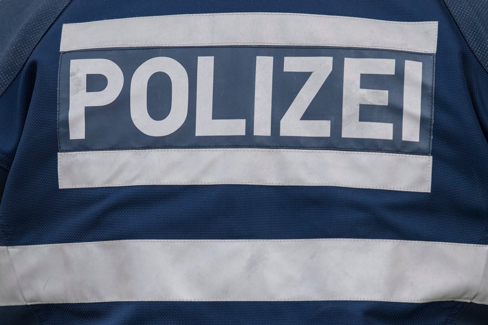 Die Täter trugen Kleidung mit "Polizei"-Aufschrift. (Symbolfoto)