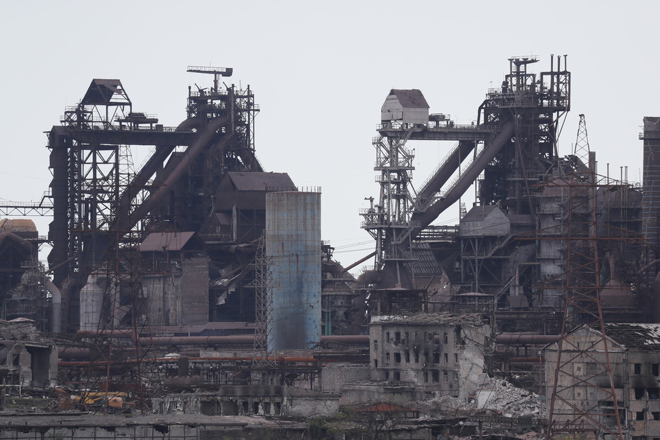 Im Stahlwerk von Mariupol harren noch viele ukrainische Kämper aus. Ihre Situation wird zunehmend verzweifelter.