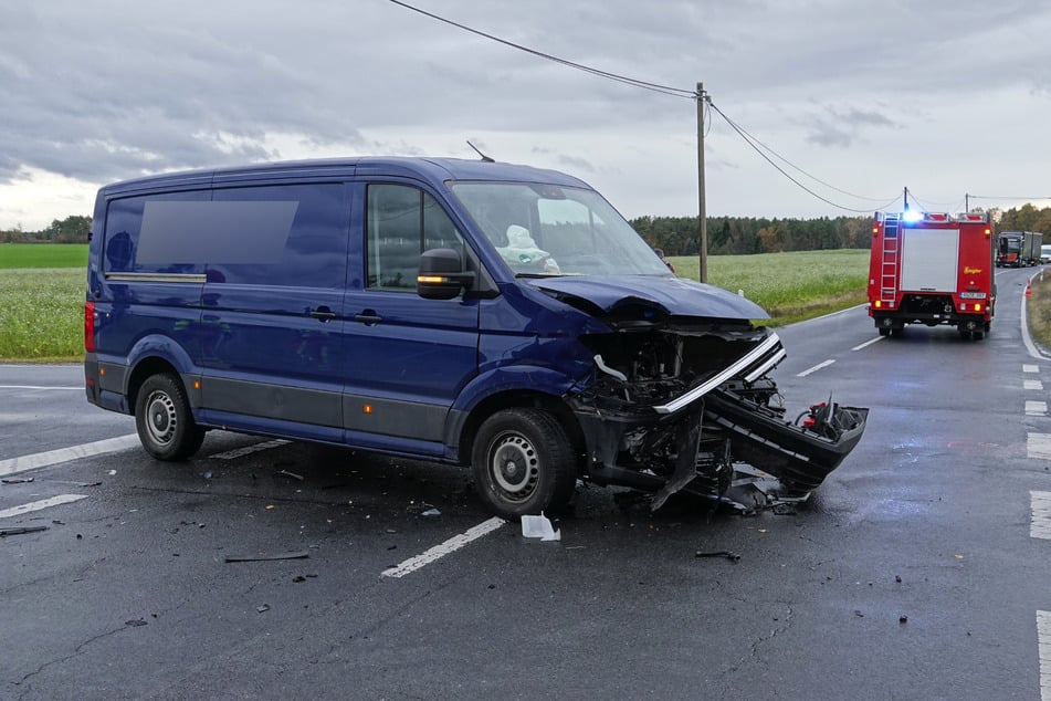 Der Fahrer des VW Crafter blieb unverletzt.