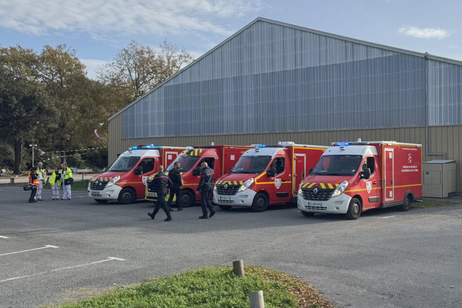 Autofahrer rast in mehrere Fußgänger und Radfahrer in Frankreich