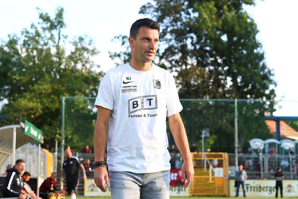 Auch nach dem Heimsieg am 4. Spieltag ungeschlagen: Chemies Trainer Miroslav Jagatic.