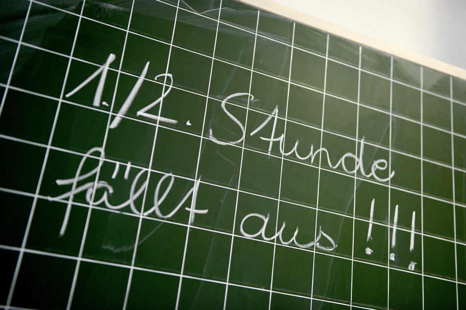 Weil Lehrer fehlen, fallen immer wieder Unterrichtsstunden aus. (Symbolfoto)