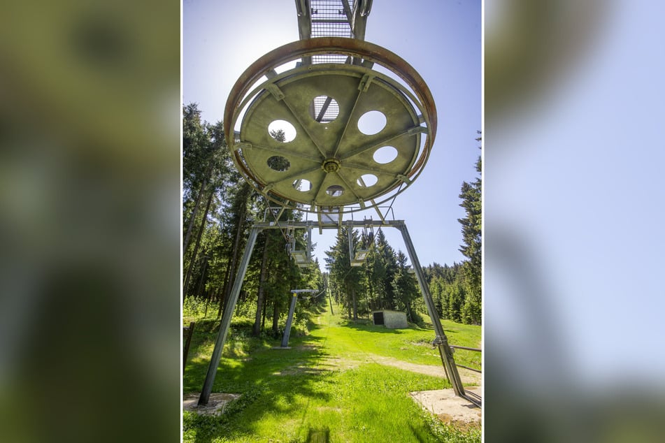 Am alten Lift der Himmelsleiter grünt das Gras, von Baggern keine Spur.