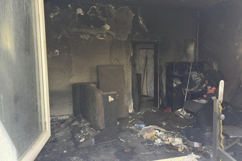 Das Feuer zerstörte die Wohnung.