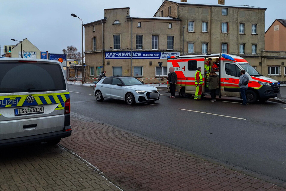Auf der Dürener Straße in Bitterfeld-Wolfen ist es am Freitag zu einem Unfall zwischen einem Audi und einem 14-Jährigen gekommen.