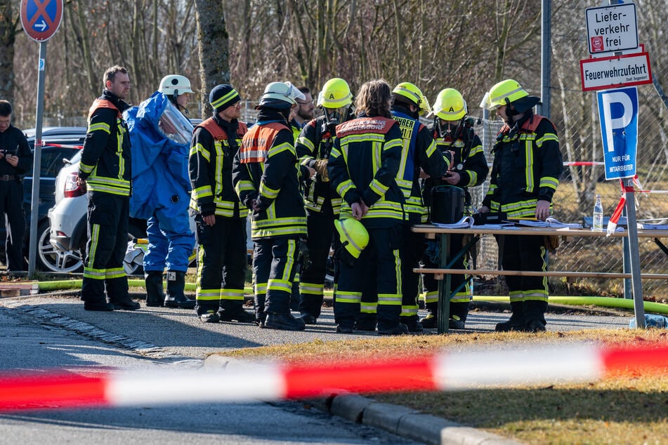 Zahlreiche Rettungskräfte sind vor Ort.