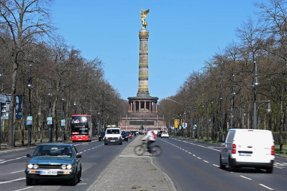 Die Hofjägerallee, die in Mitte zur Siegessäule führt, wird am Samstag in Helmut-Kohl-Allee umbenannt.