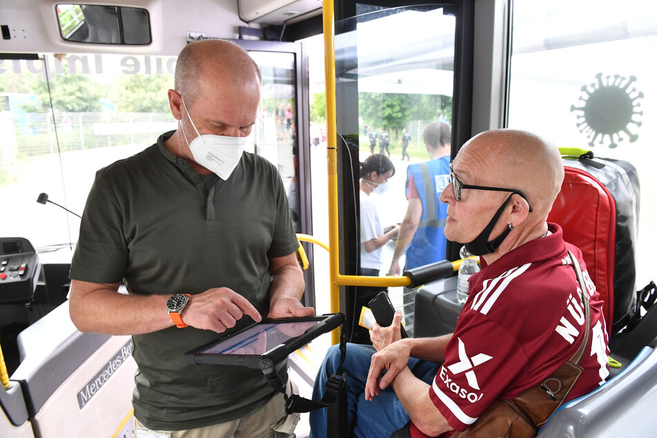 Ungewöhnliche Aktion in Nürnberg: In einem Impfbus sollen sich alle Impfwilligen das Vakzin von Johnson & Johnson spritzen lassen können.