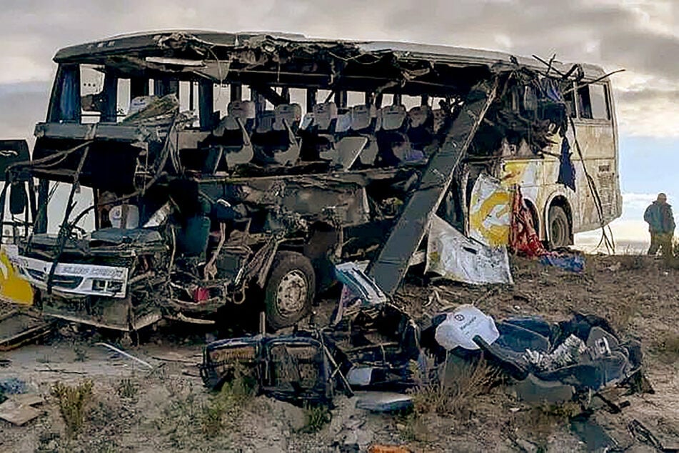 Der Bus wurde völlig zerstört.