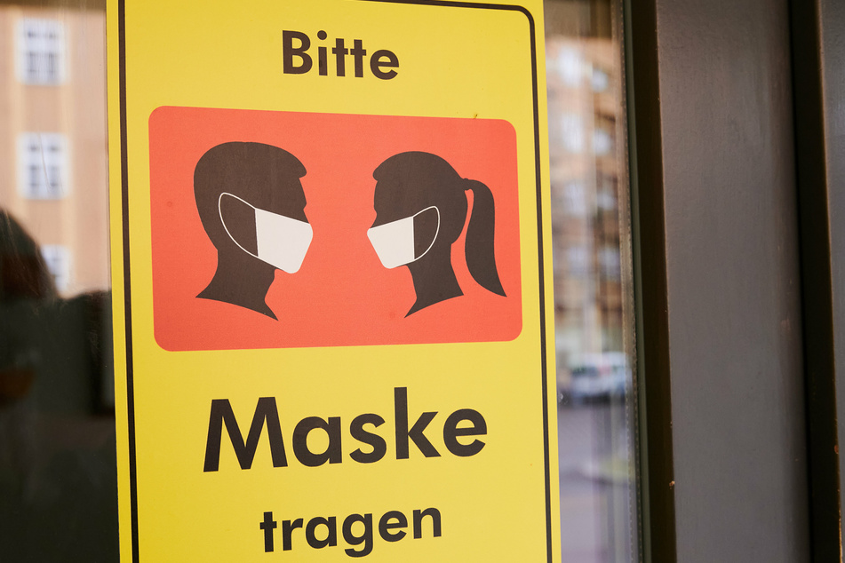 Die Mehrheit der Sachsen befürwortet das Tragen eines Mund-Nase-Schutzes.