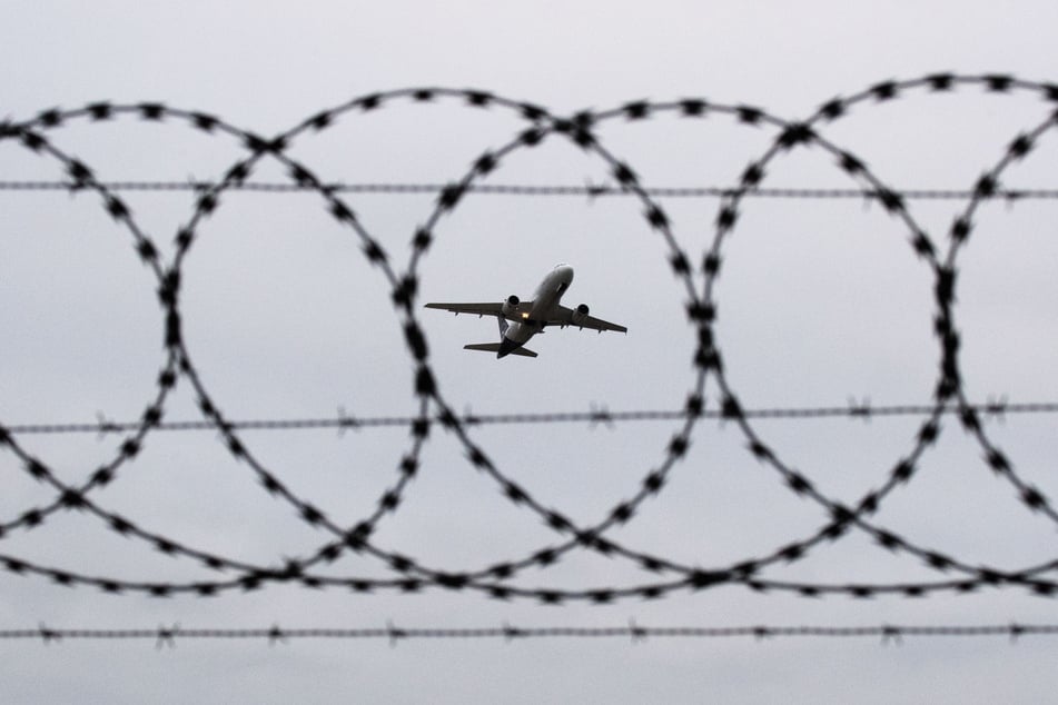 Hessen hat einen IS-Sympathisanten und zwei Straftäter abgeschoben. (Symbolfoto)