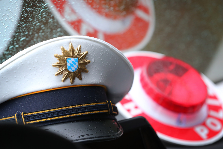 Die Polizei hielt den Senior auf und kontrollierte ihn. (Symbolbild)