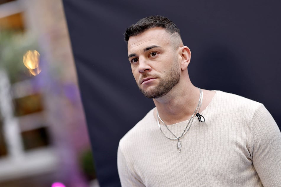 Bei "Nightfever" hagelt es schwere Anschuldigungen gegen Serkan Yavuz (33).