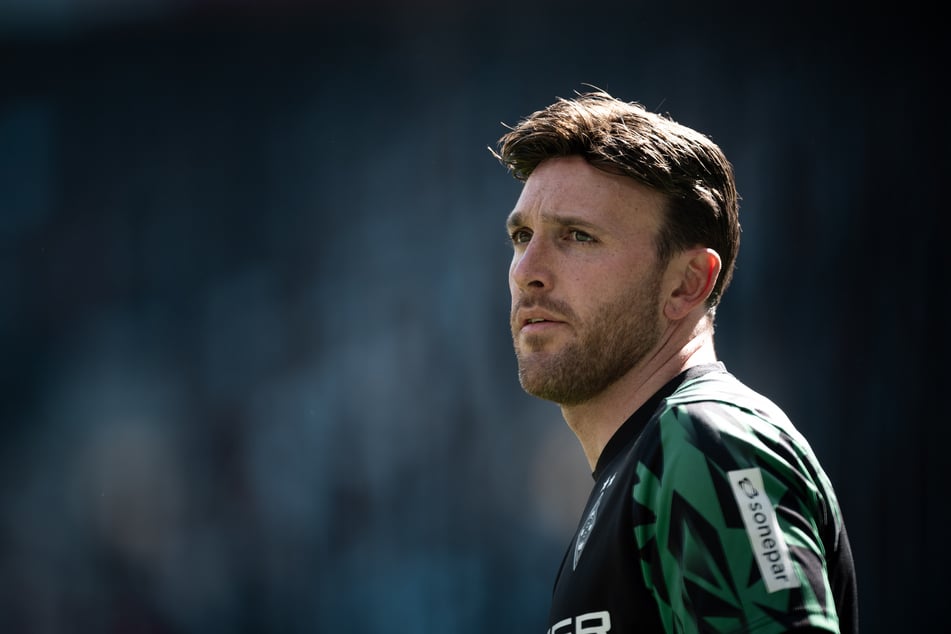 Borussia Mönchengladbachs Ersatzkeeper Tobias Sippel (37) ist nicht begeistert vom Ballermann-Video mit Florian Neuhaus - aus mehreren Gründen.