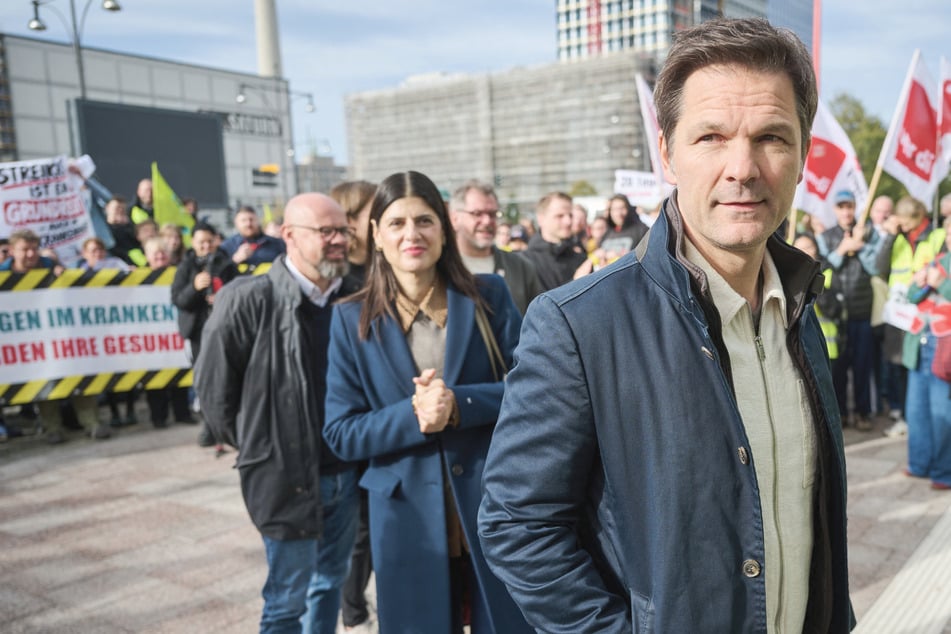 Für Berlins SPD-Chef Steffen Krach (47) kamen die Ermittlungen kurz vor der Wahl zur Unzeit.