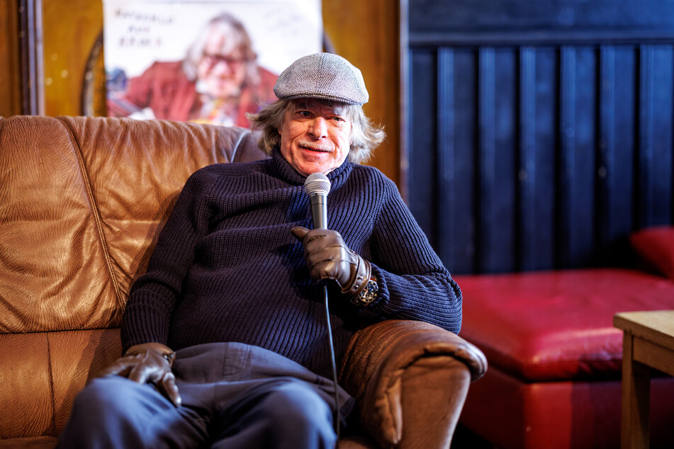 Unterhaltungskünstler Helge Schneide (68) war am Freitag zu Gast im "Riverboat". Dabei ging es unter anderem um sein Handwerk. Aber auch zur Verehrung seiner Person äußerte er sich.