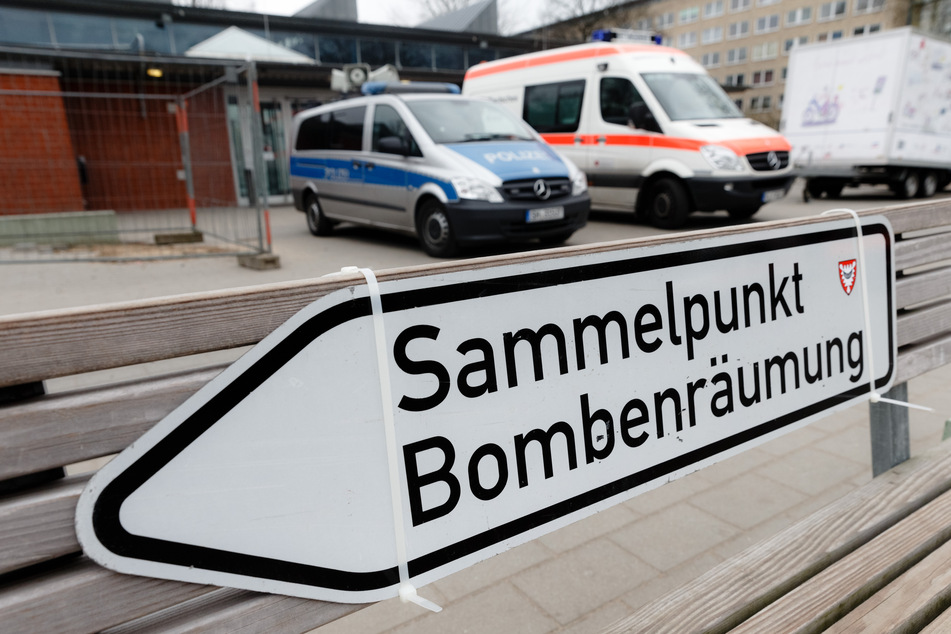 Betroffene Bürger können sich nach der Evakuierung in einer Sammelstelle aufhalten.