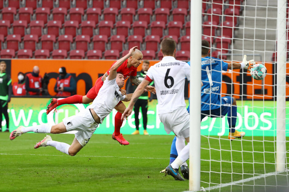 Der offensiv ausgerichtete Linksverteidiger Angelino (hinten links) traf nach Olmo-Vorlage in der 45. Minute zum 1:0 für RB Leipzig.