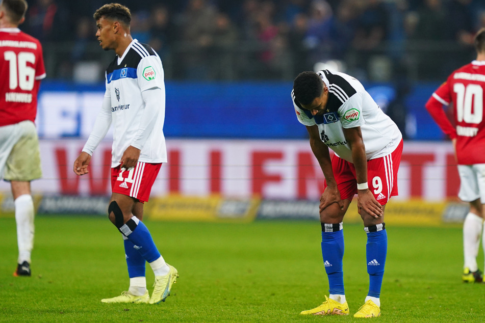 Enttäuschung bei Ransford-Yeboah Königsdörffer (21, l.) und Robert Glatzel (28): Der HSV zeigte gegen den 1. FC Kaiserslautern nicht seine beste Leistung und musste sich mit einem Punkt begnügen.
