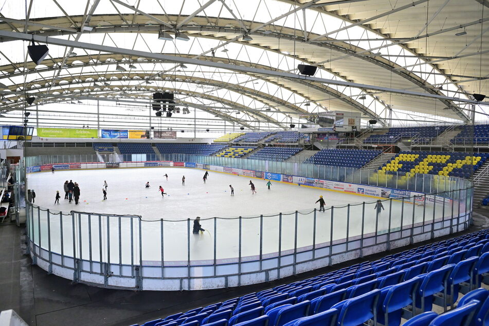 Im Eissportzentrum am Küchwald gibt es erstmals im Frühsommer öffentliches Eislaufen.