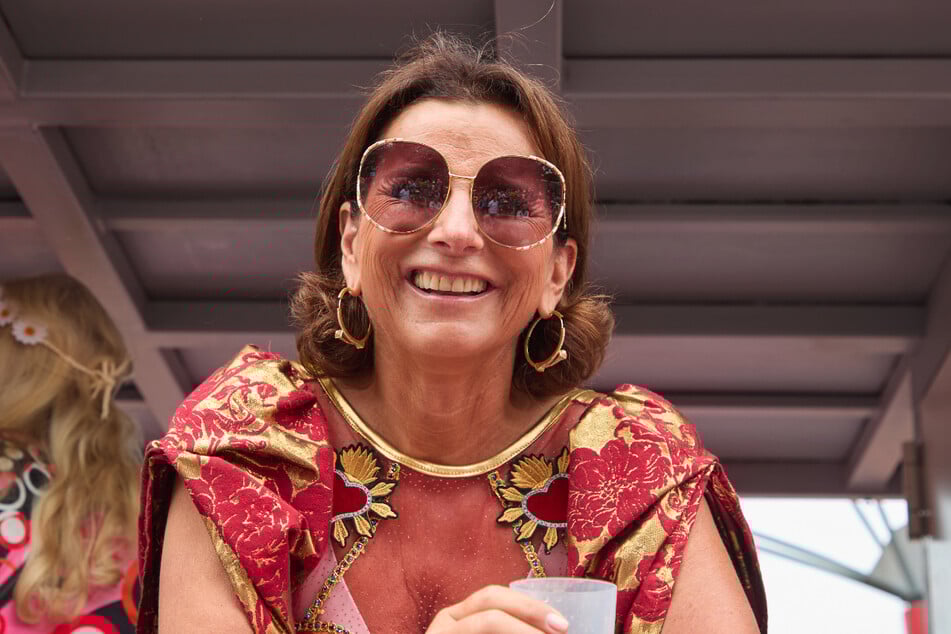 Claudia Obert (64) spionierte die Schuhe von Chanel aus.