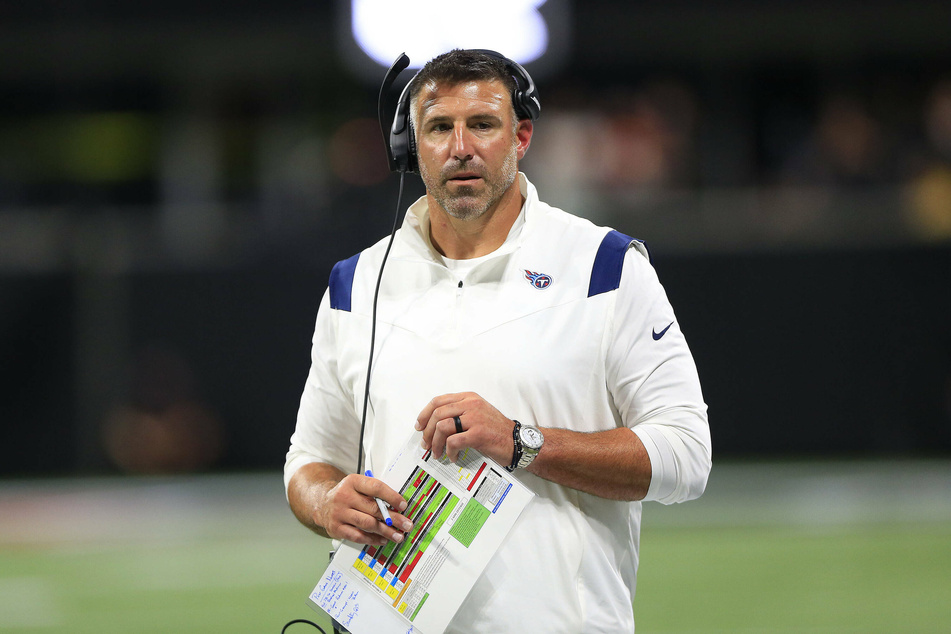 Titans head coach Mike Vrabel tested positive for Covid-19 on Sunday.