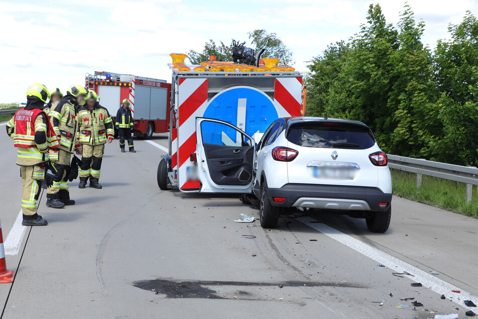Unfall auf A14: Renault-Fahrerin kracht in Schilderwagen