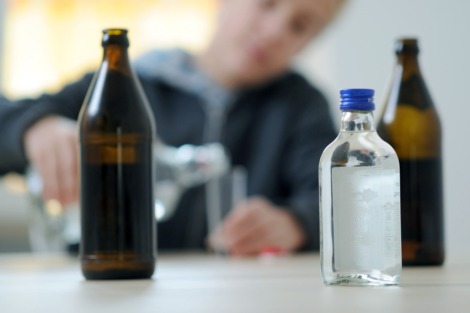 Viele Kinder und Jugendliche, die sich in einer seelischen Ausnahmesituation befinden, suchen Trost im Alkohol. (Symbolbild)