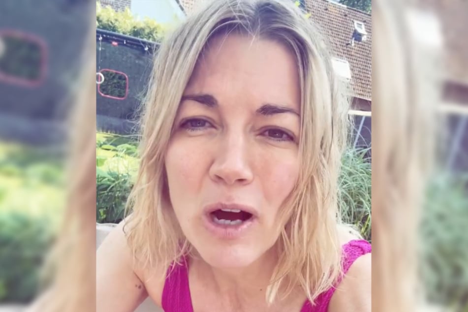 Schauspielerin Nina Bott (47) hat sich mit einem aufgebrachten Statement bei ihren Fans auf Instagram gemeldet.