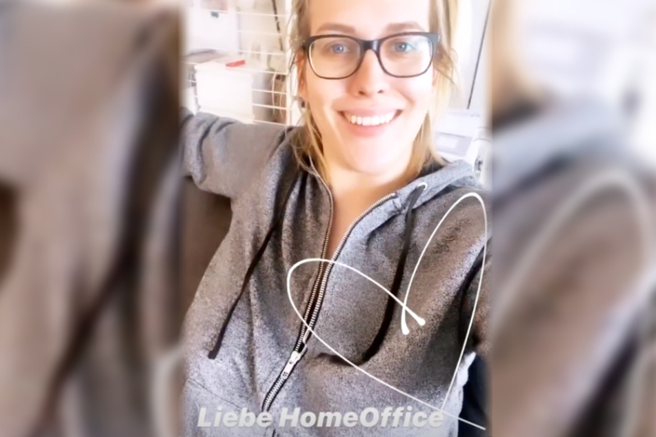 Josimelonie wandte sich am Mittwoch von ihrer Couch aus an ihre Instagram-Follower.