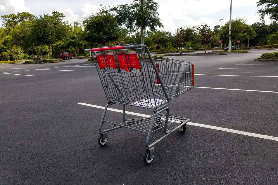 Der dreijährige Junge saß ahnungslos im Einkaufswagen, als Bionca Ellis (34) plötzlich auf ihn losging. (Symbolbild)