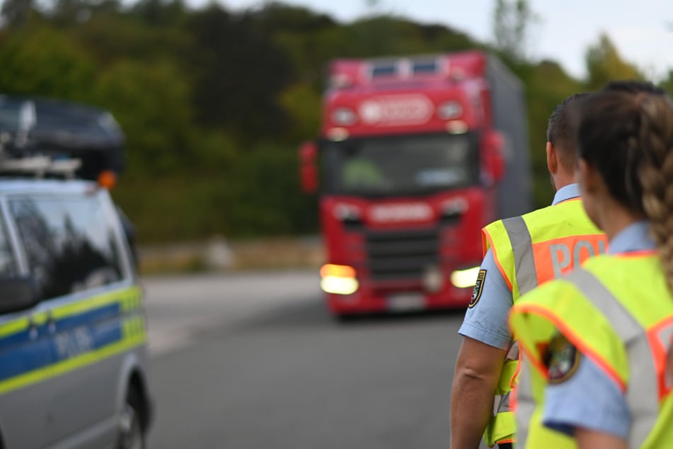Großkontrolle auf der A14: Polizei stellt zahlreiche Verstöße fest