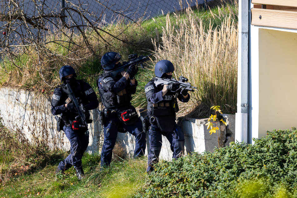 Bereits am Freitag wurde von der Polizei das Fluchtauto des Jägers ausfindig gemacht.